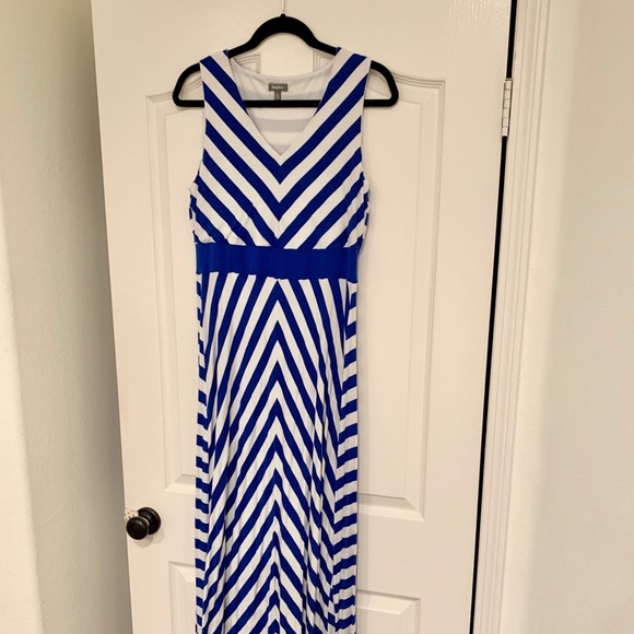 Blue and white maxi dress size M - Picture 2 of 6